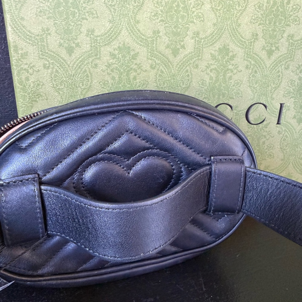 Gucci Marmont Quilted Black Belt Bag with Gold GG - Picture 4 of 12